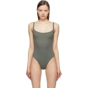 SKIMS - Fits Everybody Squareneck Body Suit - XS in Juniper
